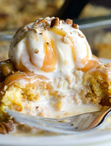 pumpkin dump cake a la mode